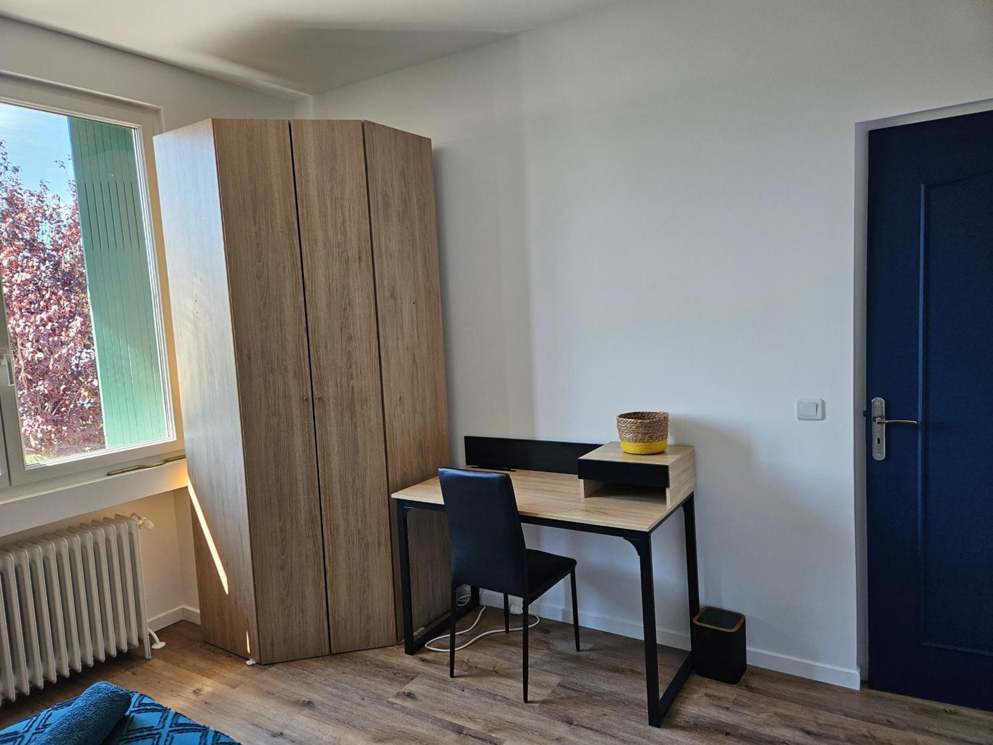 Maison Spacieuse Privatisee Ou A La Chambre - Places De Parking Saint-Michel  Exterior foto