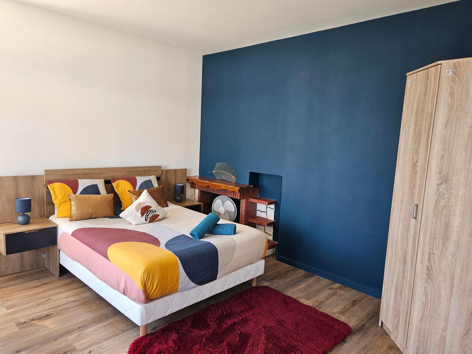 Maison Spacieuse Privatisee Ou A La Chambre - Places De Parking Saint-Michel  Exterior foto